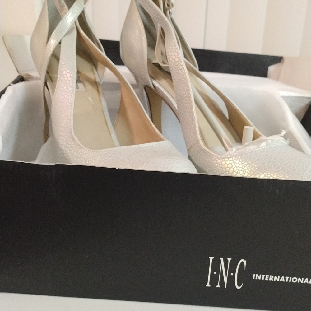 Woman heels silver 9.5 by inc international concepts